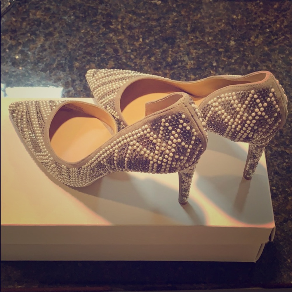 Taupe INC Pump